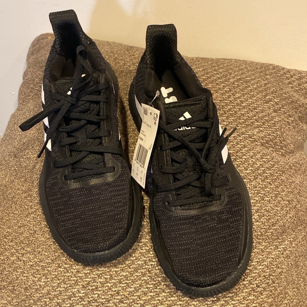 NEW WITH TAGS & BOX WOMEN’S ADIDAS FIT PR TRAINER US 9.5
